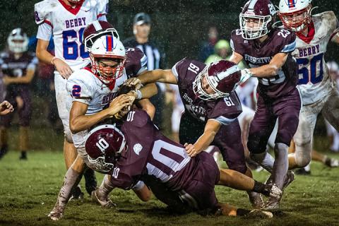 Zeb Haley (10), Bryce Afshar (61), Kane rushing (23), Blaize Wakefield (5) taking down Berry’s Ace Norris (2).