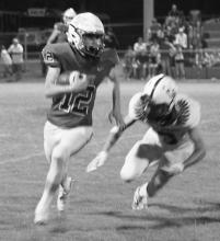 Will Knight (12) is shown carrying the ball for the Wildcats.