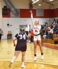 Berry’s Maggie Mauldin (14) attempts a shot. | Photo by Kelly Bonner